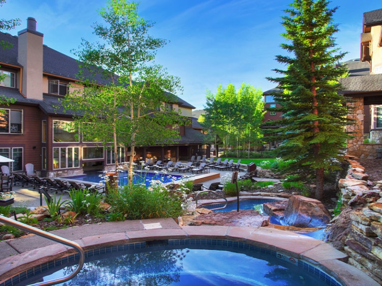 Breckenridge Hotel Resort Features Grand Timber Lodge